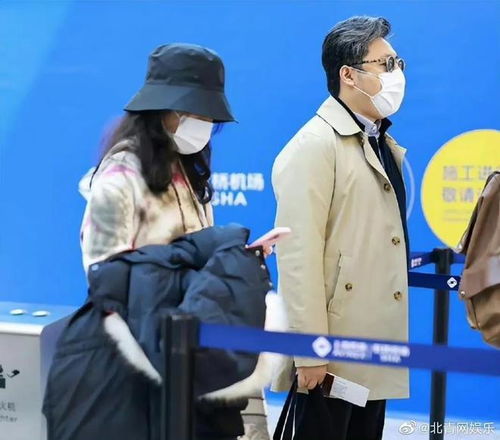 王岳伦机场迎接爱女王诗龄